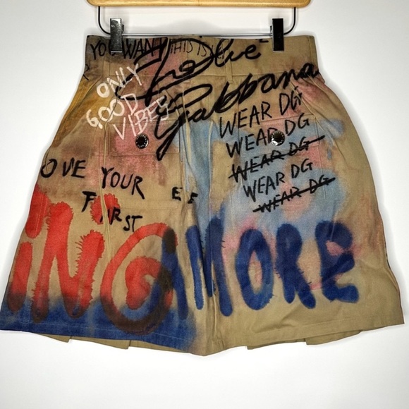 AUTHENTIC Dolce & Gabbana Graffiti Print
Miniskirt Size 38 - Picture 1 of 9